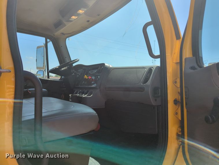 image for item MN9988 2013 Freightliner Business Class M2  box truck