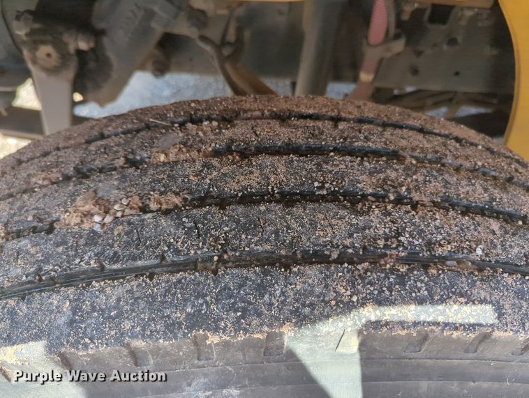 image for item MN9988 2013 Freightliner Business Class M2  box truck