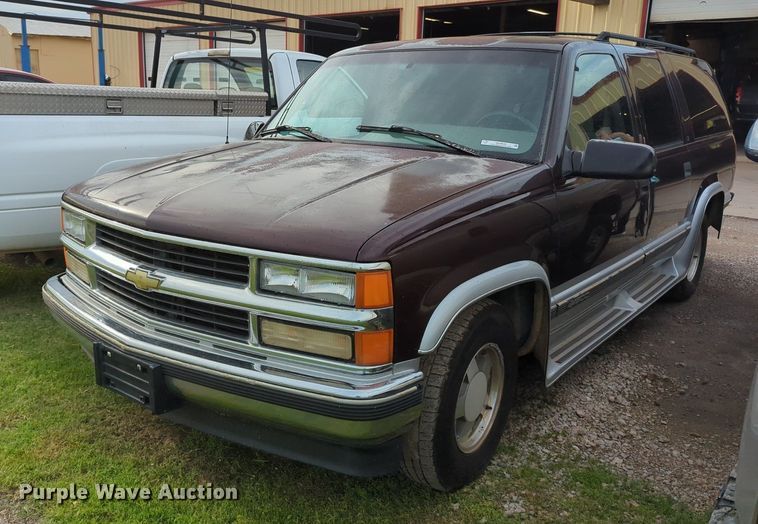 image for item MO9029 1996 Chevrolet Suburban  SUV
