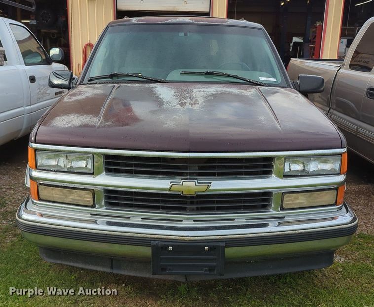 image for item MO9029 1996 Chevrolet Suburban  SUV