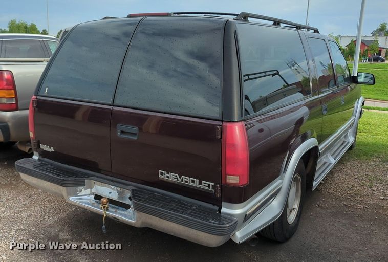 image for item MO9029 1996 Chevrolet Suburban  SUV