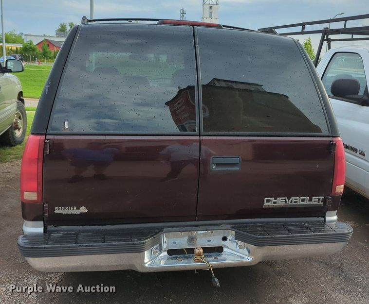 image for item MO9029 1996 Chevrolet Suburban  SUV