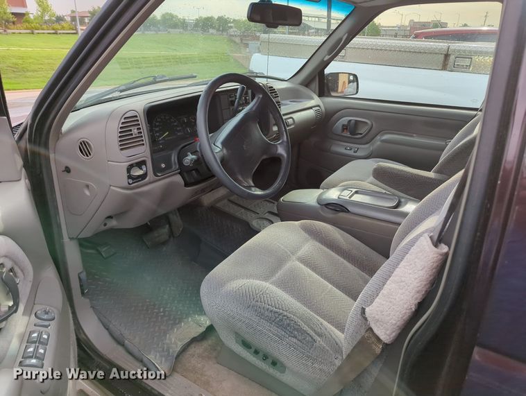 image for item MO9029 1996 Chevrolet Suburban  SUV