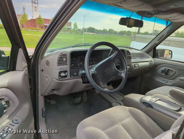 image for item MO9029 1996 Chevrolet Suburban  SUV