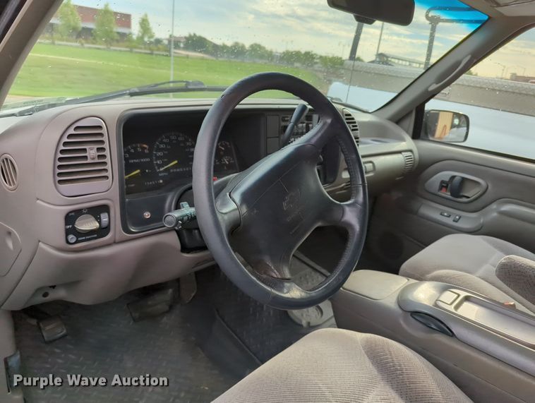 image for item MO9029 1996 Chevrolet Suburban  SUV