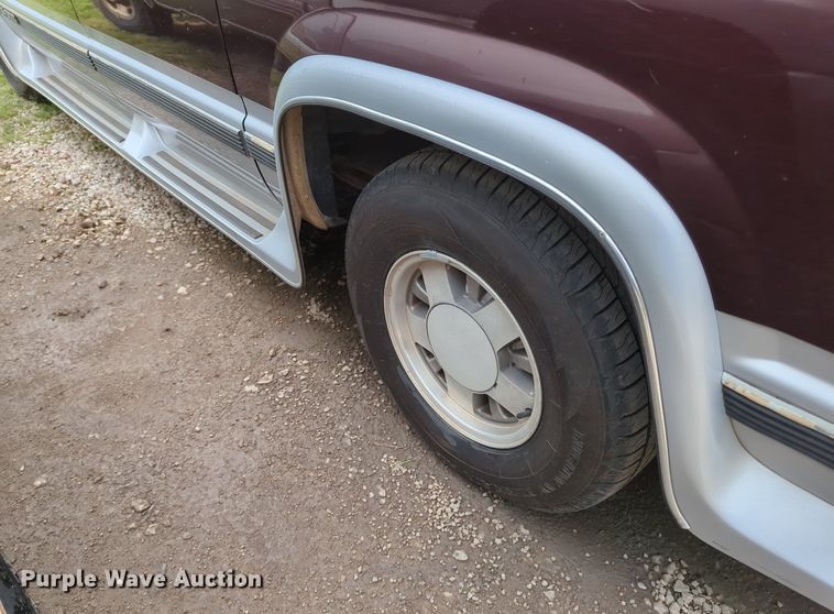 image for item MO9029 1996 Chevrolet Suburban  SUV