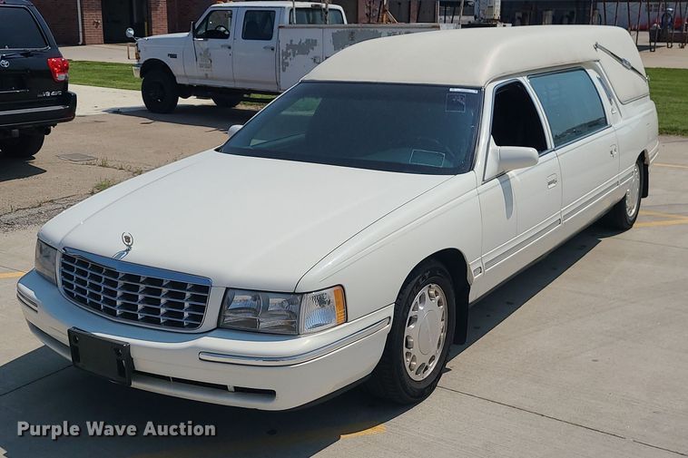 image for item MO9838 1997 Cadillac Krystal Koach  hearse