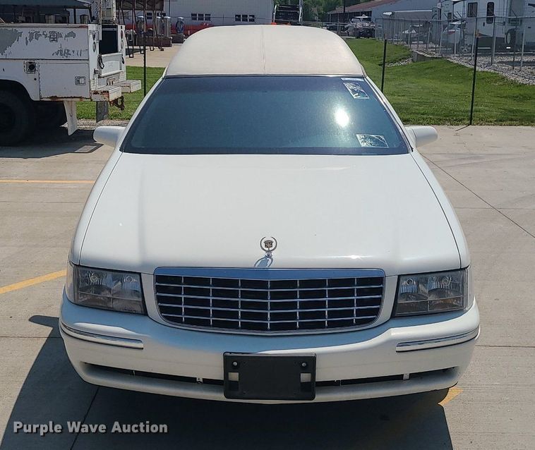 image for item MO9838 1997 Cadillac Krystal Koach  hearse