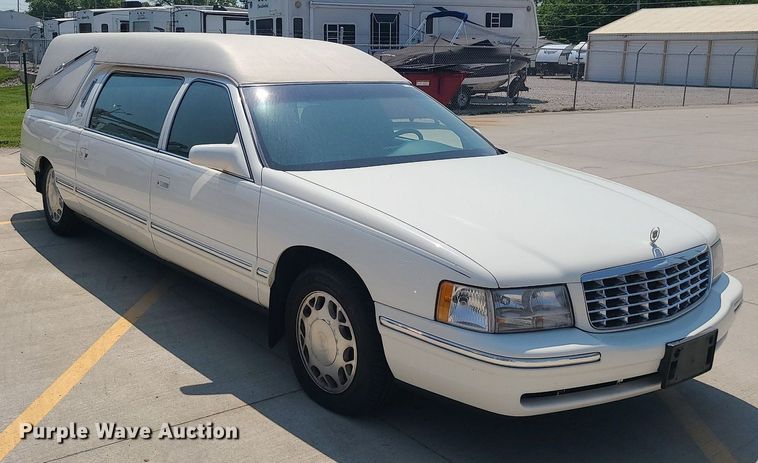 image for item MO9838 1997 Cadillac Krystal Koach  hearse