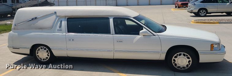 image for item MO9838 1997 Cadillac Krystal Koach  hearse
