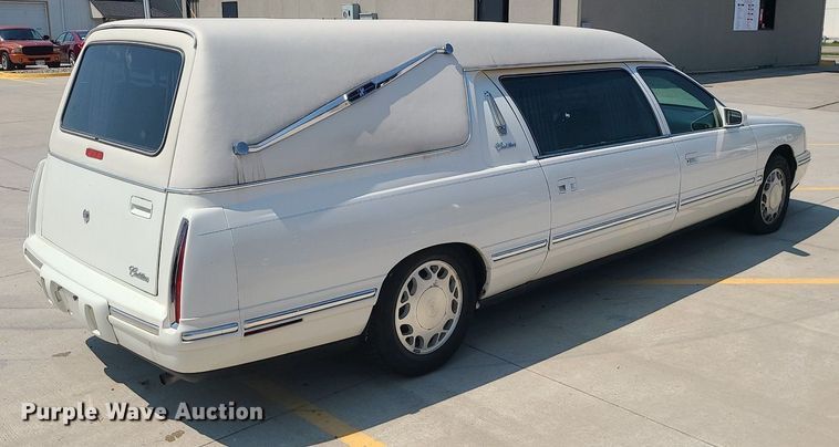 image for item MO9838 1997 Cadillac Krystal Koach  hearse
