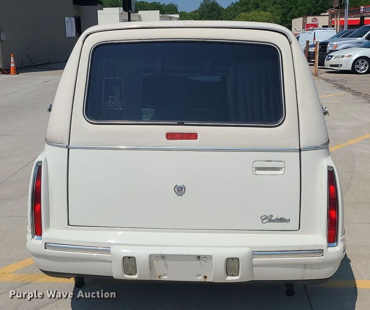 image for item MO9838 1997 Cadillac Krystal Koach  hearse