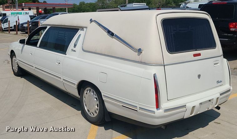 image for item MO9838 1997 Cadillac Krystal Koach  hearse