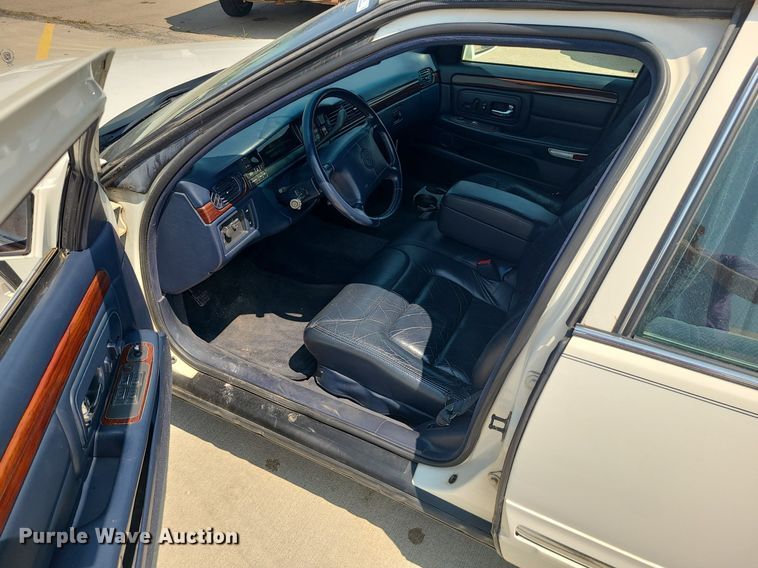 image for item MO9838 1997 Cadillac Krystal Koach  hearse