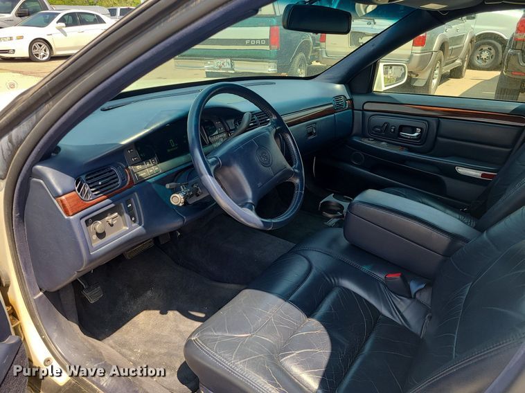 image for item MO9838 1997 Cadillac Krystal Koach  hearse