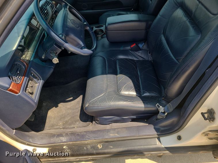 image for item MO9838 1997 Cadillac Krystal Koach  hearse