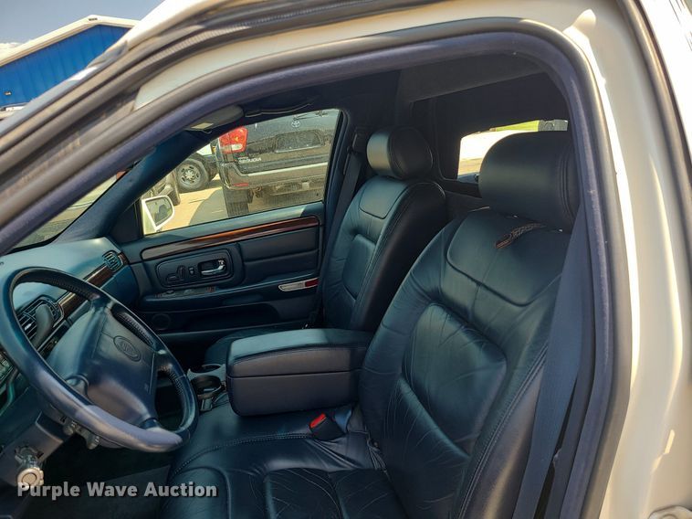 image for item MO9838 1997 Cadillac Krystal Koach  hearse