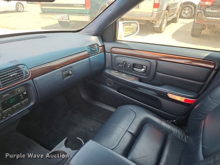 image for item MO9838 1997 Cadillac Krystal Koach  hearse