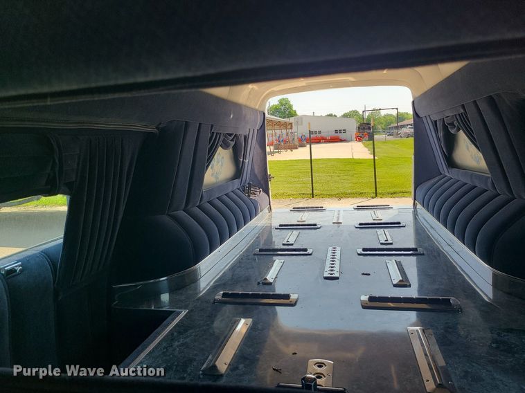 image for item MO9838 1997 Cadillac Krystal Koach  hearse