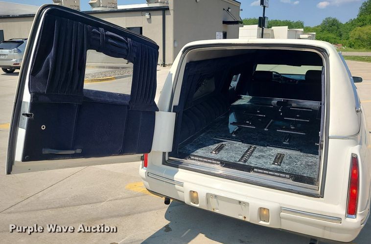 image for item MO9838 1997 Cadillac Krystal Koach  hearse