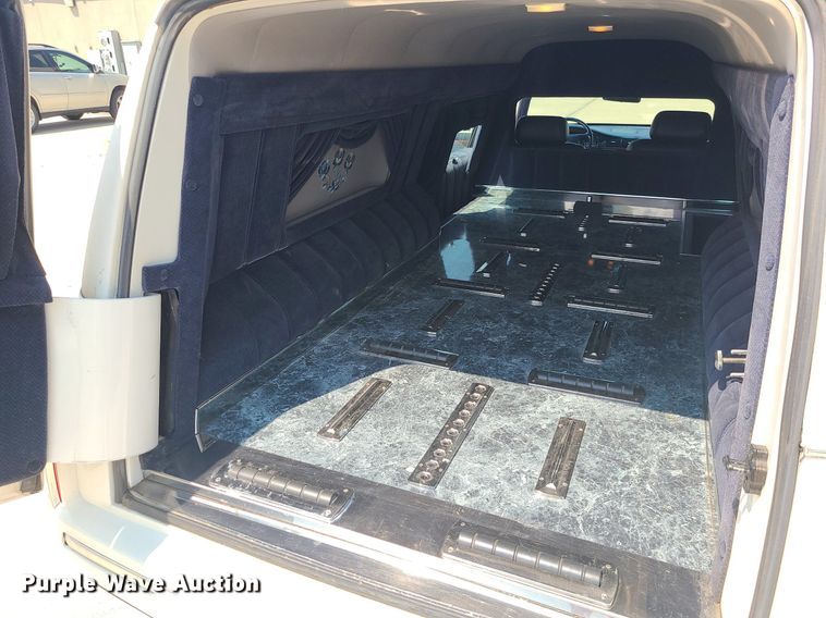 image for item MO9838 1997 Cadillac Krystal Koach  hearse