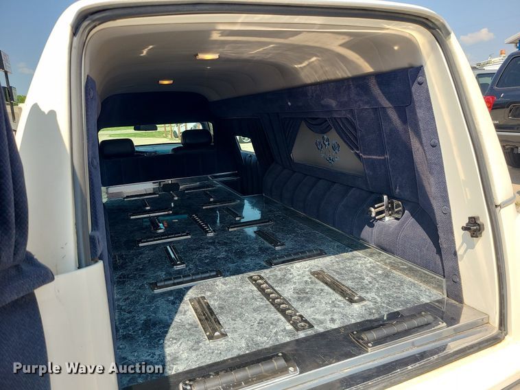 image for item MO9838 1997 Cadillac Krystal Koach  hearse
