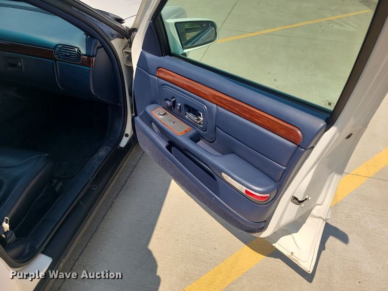 image for item MO9838 1997 Cadillac Krystal Koach  hearse