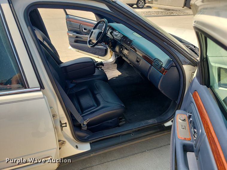 image for item MO9838 1997 Cadillac Krystal Koach  hearse