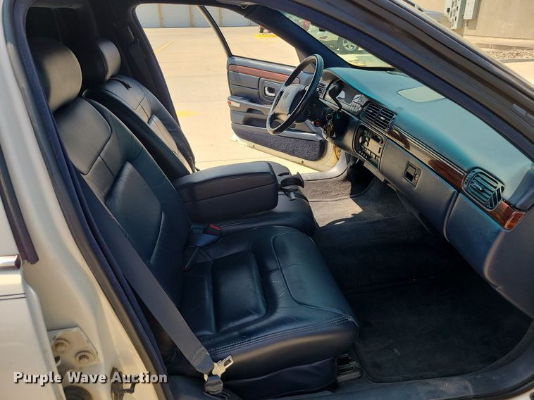 image for item MO9838 1997 Cadillac Krystal Koach  hearse