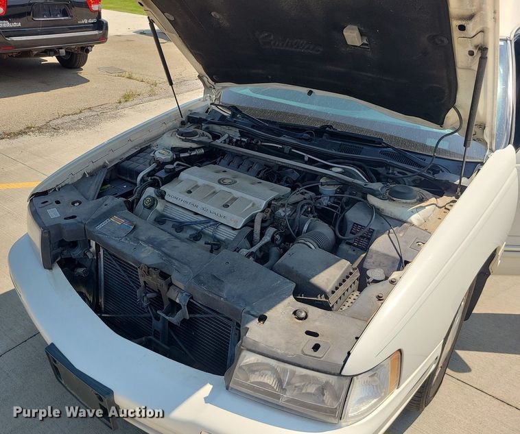 image for item MO9838 1997 Cadillac Krystal Koach  hearse