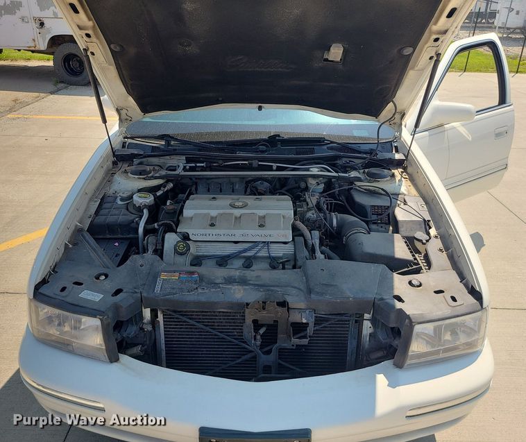 image for item MO9838 1997 Cadillac Krystal Koach  hearse