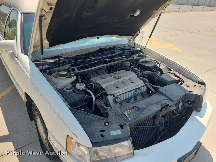 image for item MO9838 1997 Cadillac Krystal Koach  hearse