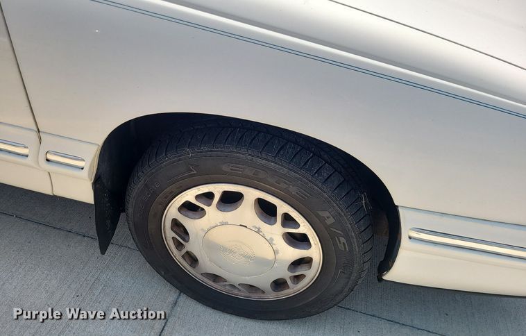 image for item MO9838 1997 Cadillac Krystal Koach  hearse