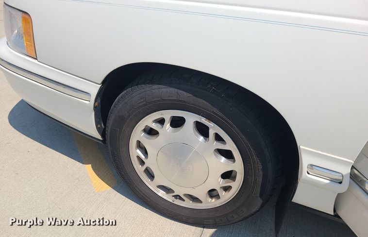 image for item MO9838 1997 Cadillac Krystal Koach  hearse