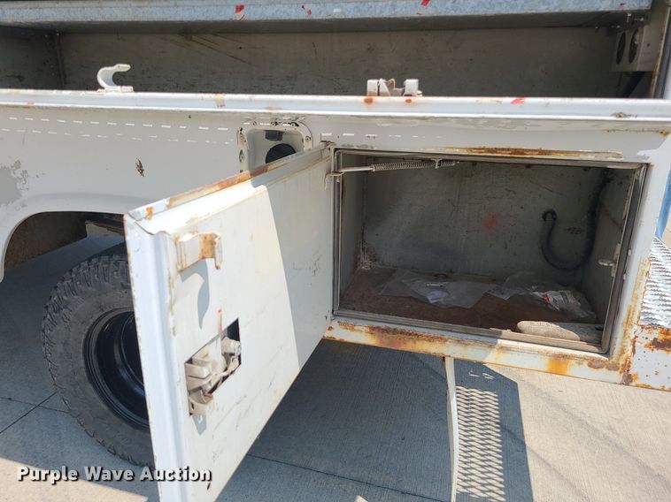 image for item MO9839 1997 Ford F350  utility bed pickup truck