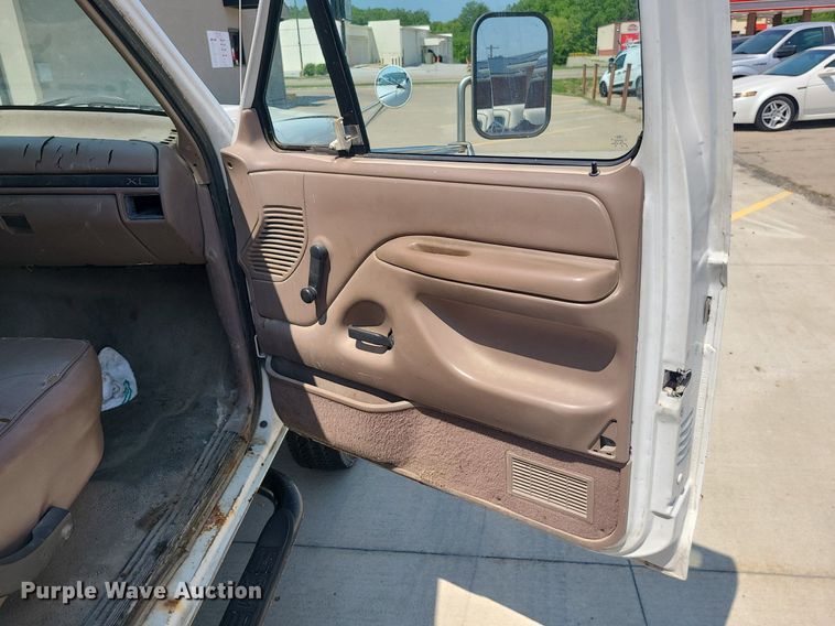 image for item MO9839 1997 Ford F350  utility bed pickup truck