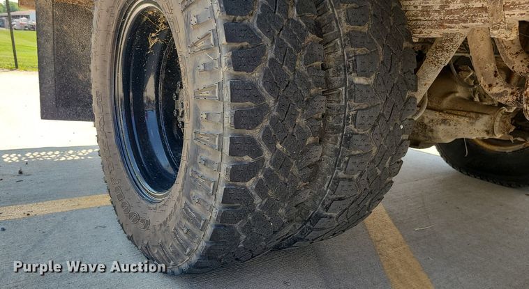 image for item MO9839 1997 Ford F350  utility bed pickup truck