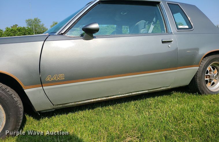 image for item MO9849 1987 Oldsmobile Cutlass Supreme