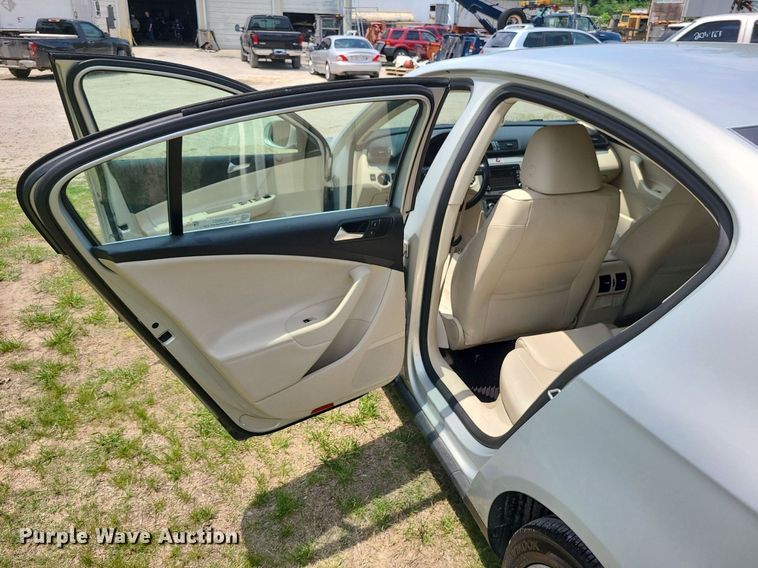 image for item MO9851 2010 Volkswagen Passat