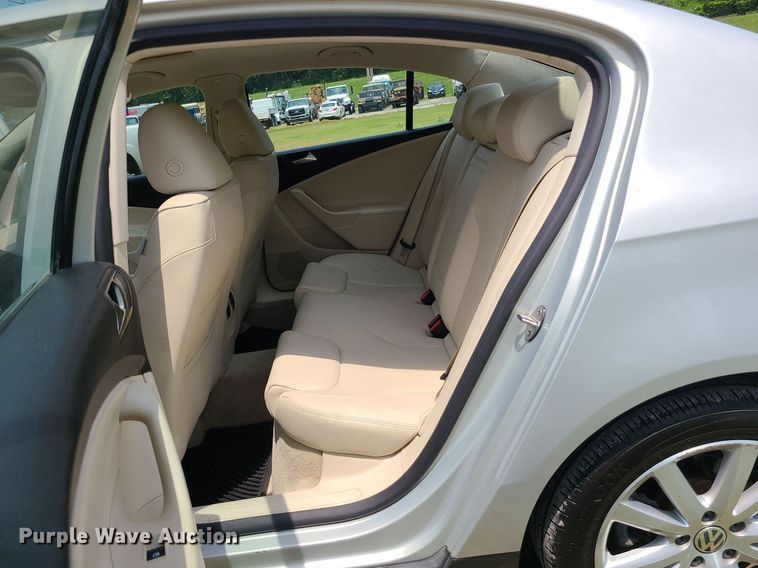 image for item MO9851 2010 Volkswagen Passat