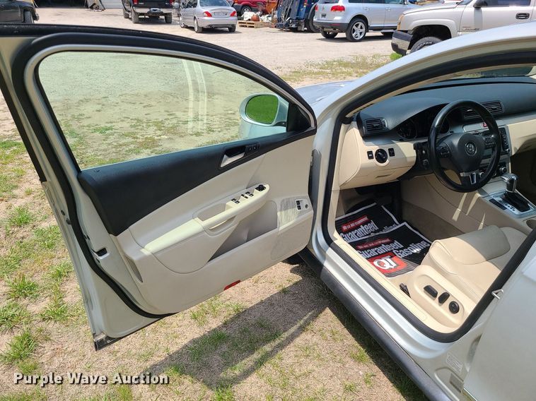 image for item MO9851 2010 Volkswagen Passat