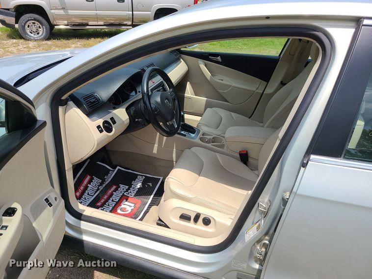 image for item MO9851 2010 Volkswagen Passat