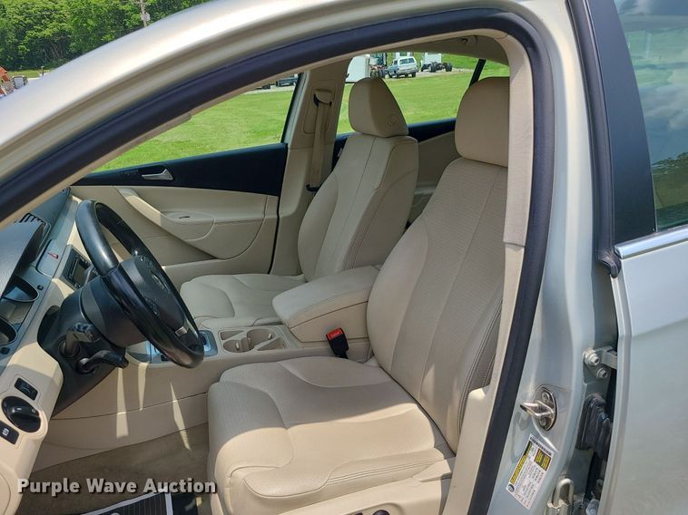 image for item MO9851 2010 Volkswagen Passat