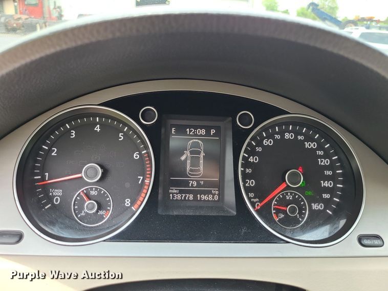 image for item MO9851 2010 Volkswagen Passat