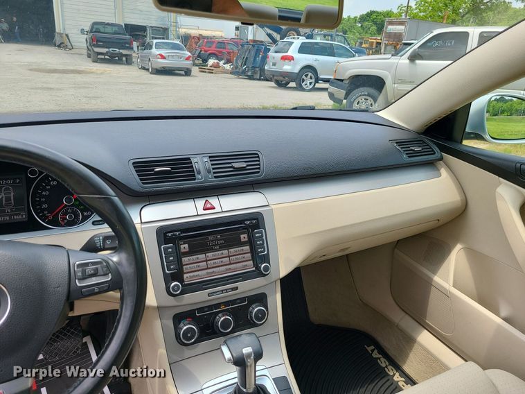 image for item MO9851 2010 Volkswagen Passat