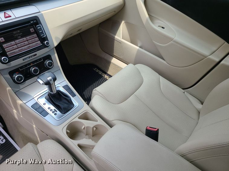 image for item MO9851 2010 Volkswagen Passat