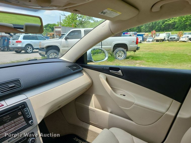 image for item MO9851 2010 Volkswagen Passat