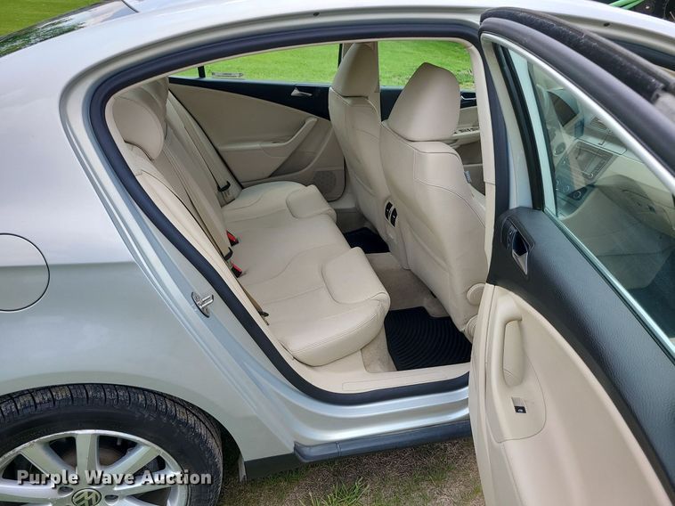 image for item MO9851 2010 Volkswagen Passat