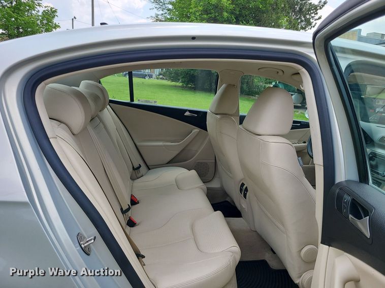 image for item MO9851 2010 Volkswagen Passat