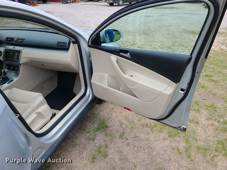 image for item MO9851 2010 Volkswagen Passat